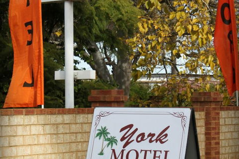 York Motel - Sunshine Coast Guide 2