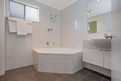Hamilton Town House Motel - Sunshine Coast Guide 2