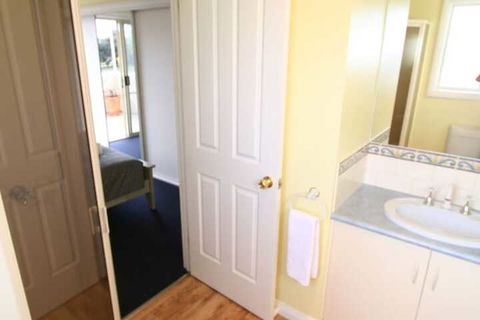 Hamilton Town House Motel - Sunshine Coast Guide 4