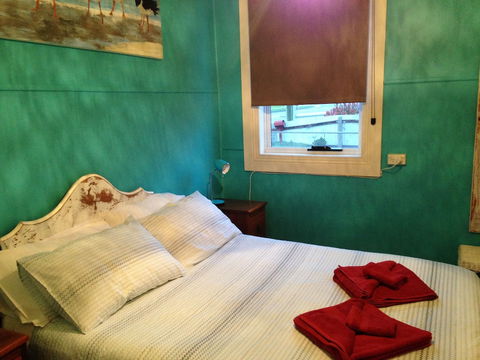The Spotted Salmon Cottage - Sunshine Coast Guide 2