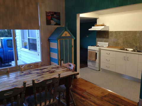 The Spotted Salmon Cottage - Sunshine Coast Guide 3