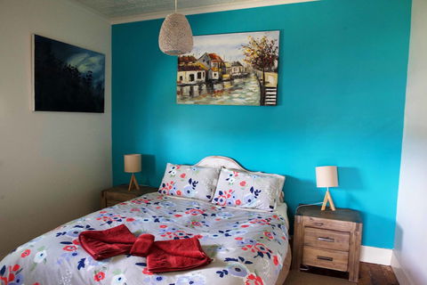 The Spotted Salmon Cottage - Sunshine Coast Guide 1