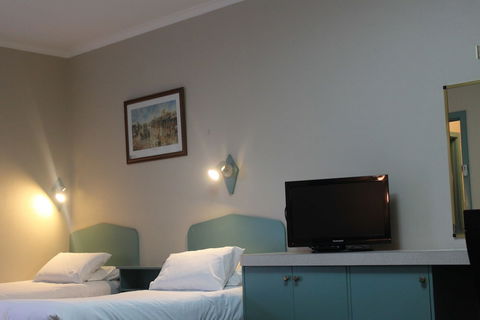 Mount Gambier International Motel - Sunshine Coast Guide 3