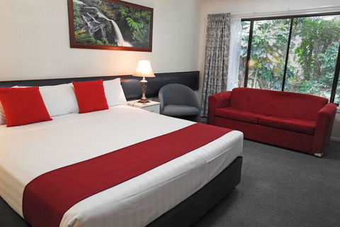 Gallery Motel - Sunshine Coast Guide 6