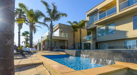 The Bluff Resort Apartments - Sunshine Coast Guide 0