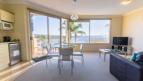 The Bluff Resort Apartments - Sunshine Coast Guide 6