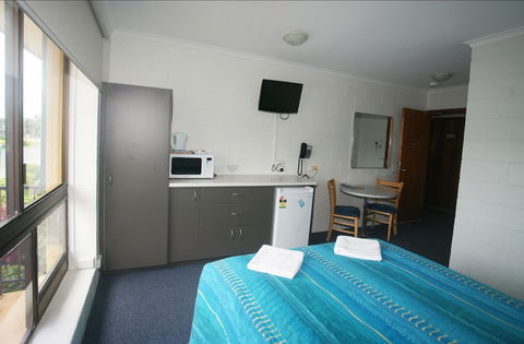 Cedar Lodge Motel Townsville - Sunshine Coast Guide 5