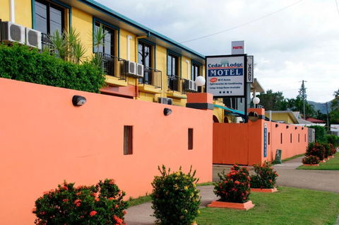 Cedar Lodge Motel Townsville - Sunshine Coast Guide 0