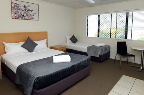 Summit Motel - Sunshine Coast Guide 5