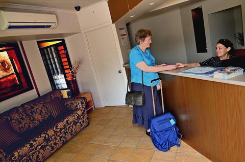 Summit Motel - Sunshine Coast Guide 4