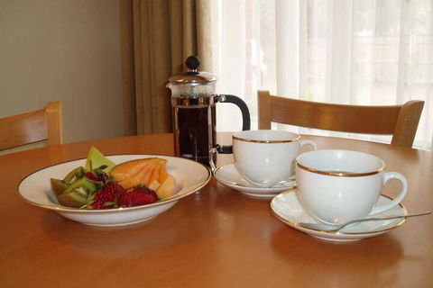Carlyle Suites & Apartments - Sunshine Coast Guide 3