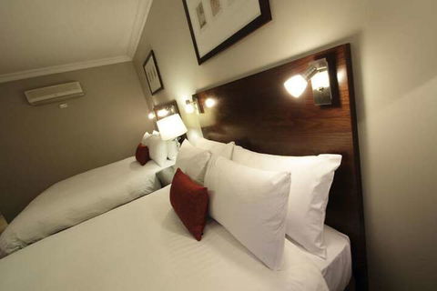 Carlyle Suites & Apartments - Sunshine Coast Guide 2
