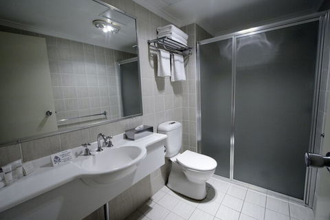 Carlyle Suites & Apartments - Sunshine Coast Guide 6