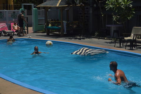 Youth Shack Backpackers - Hostel - Sunshine Coast Guide 3