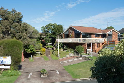 Anchor Bay Motel - Sunshine Coast Guide 4