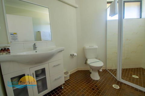 Anchor Bay Motel - Sunshine Coast Guide 7