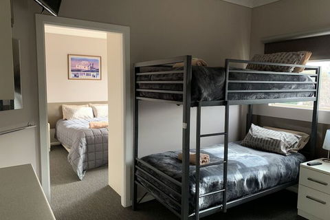 Aalberg Chalet - Sunshine Coast Guide 5
