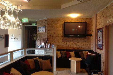 Aalberg Chalet - Sunshine Coast Guide 2