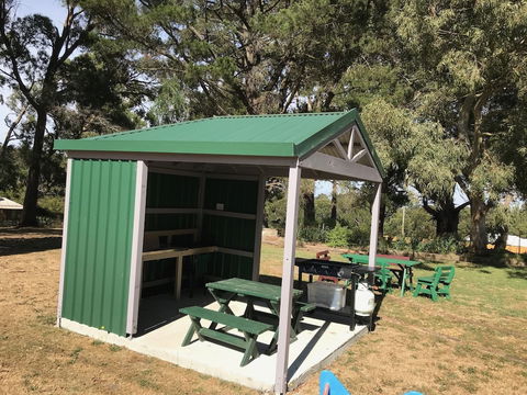 Woodmans Hill Motel - Sunshine Coast Guide 0