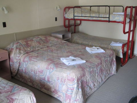 Woodmans Hill Motel - Sunshine Coast Guide 2