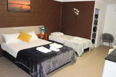 Spanish Lace Motor Inn - Sunshine Coast Guide 6