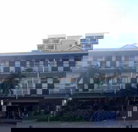 Adventurers Resort - Hostel - Sunshine Coast Guide