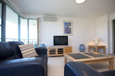 Sails Luxury Apartments, Forster - Sunshine Coast Guide 4