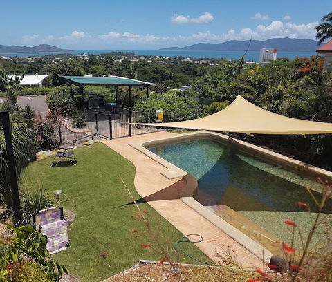 Island View Motel - Sunshine Coast Guide 4