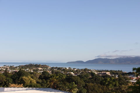 Island View Motel - Sunshine Coast Guide 0