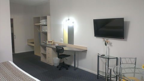 Lindy Lodge Motel - Sunshine Coast Guide 2