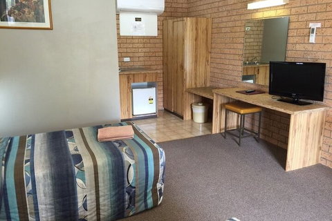 Three Ways Motel - Sunshine Coast Guide 2