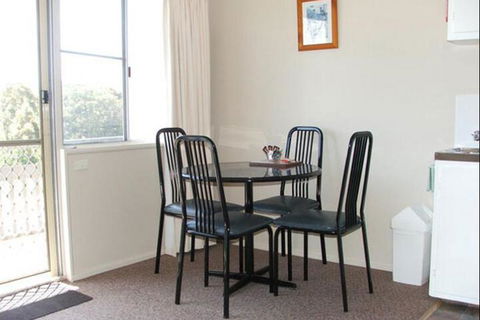 Inlet Views Holiday Lodge Motel - Sunshine Coast Guide 6