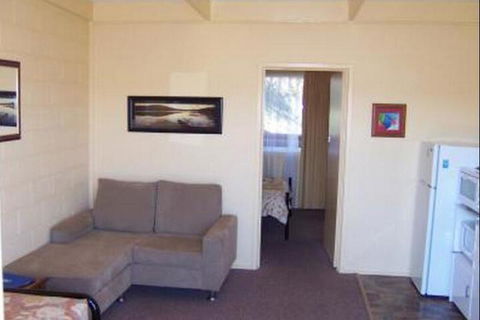 Inlet Views Holiday Lodge Motel - Sunshine Coast Guide 7