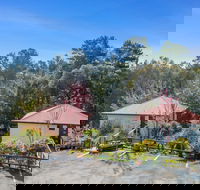 Cloverhill Hepburn Springs - Sunshine Coast Guide