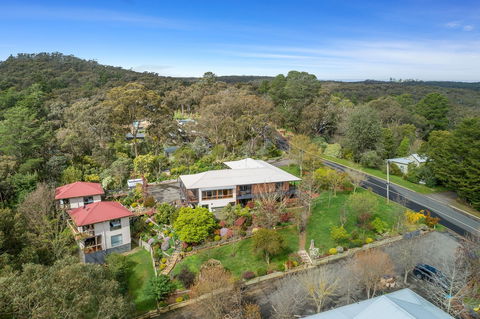 Cloverhill Hepburn Springs - Sunshine Coast Guide 1