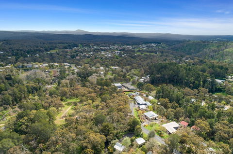 Cloverhill Hepburn Springs - Sunshine Coast Guide 2