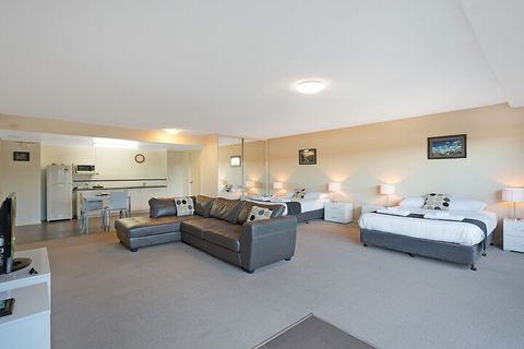 Albacore Apartments - Sunshine Coast Guide 4