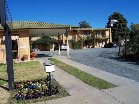 Deniliquin Motel - Sunshine Coast Guide 3