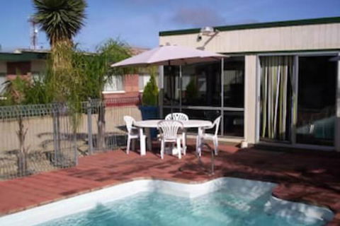 Corowa Motor Inn - Sunshine Coast Guide 7