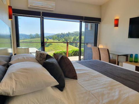 Sanctuary Hill Retreat - Sunshine Coast Guide 4