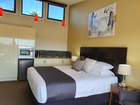 Sanctuary Hill Retreat - Sunshine Coast Guide 0