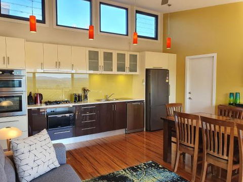 Sanctuary Hill Retreat - Sunshine Coast Guide 1