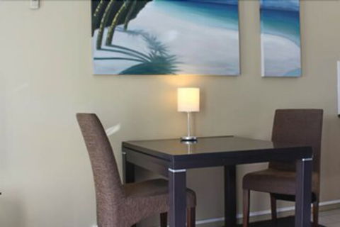 Whale Motor Inn And Restaurant - Sunshine Coast Guide 2