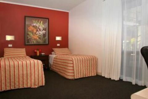 Whale Motor Inn And Restaurant - Sunshine Coast Guide 6