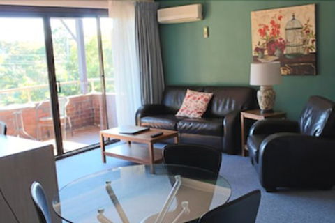 Whale Motor Inn And Restaurant - Sunshine Coast Guide 5