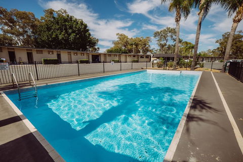 Artesian Spa Motel - Sunshine Coast Guide 2