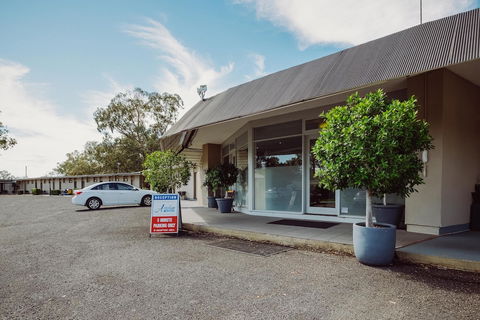 Artesian Spa Motel - Sunshine Coast Guide 0