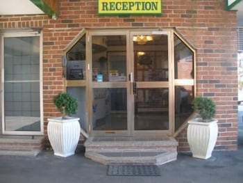 Mount Kuring-gai Motel - Sunshine Coast Guide 2