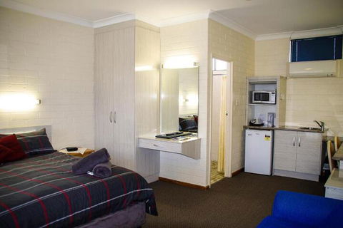 Ventura Motel - Sunshine Coast Guide 6