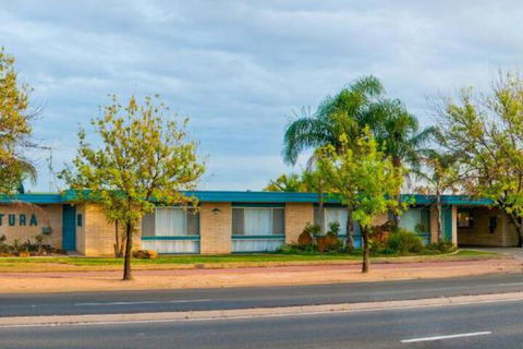 Ventura Motel - Sunshine Coast Guide 1